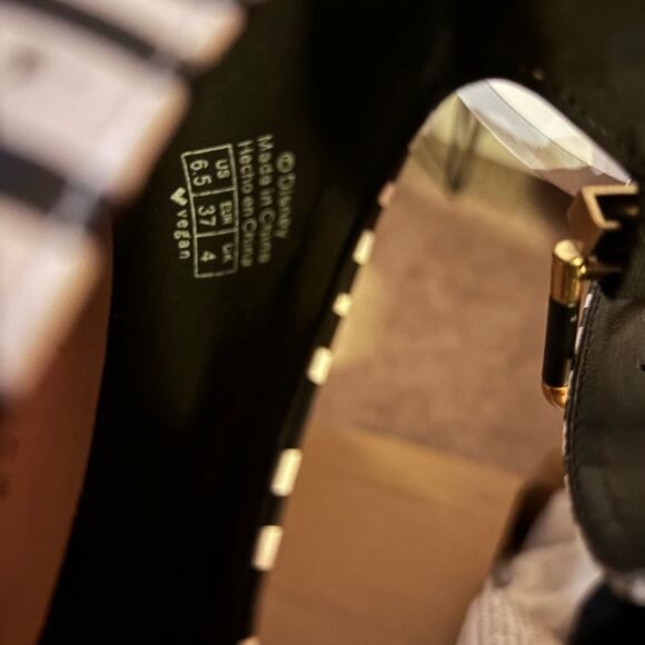 Disney Lion King heels 6.5 - Picture 7 of 10